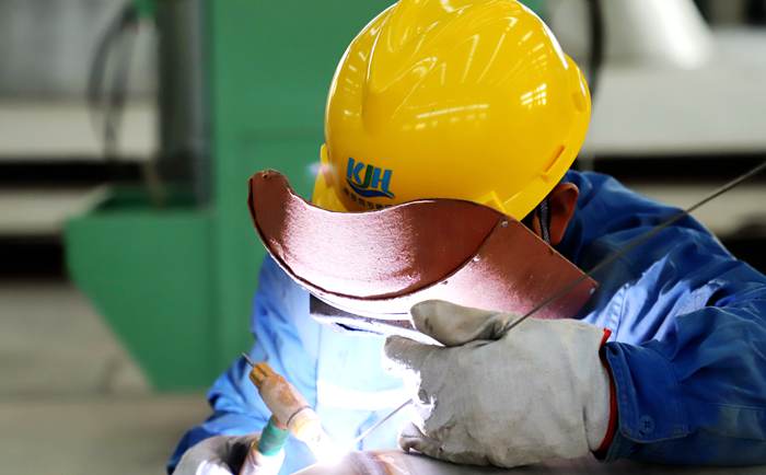 康景輝技術(shù)工人干活實(shí)景 康景輝技術(shù)工人干活實(shí)景